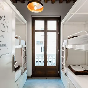 Black Swan Albergue